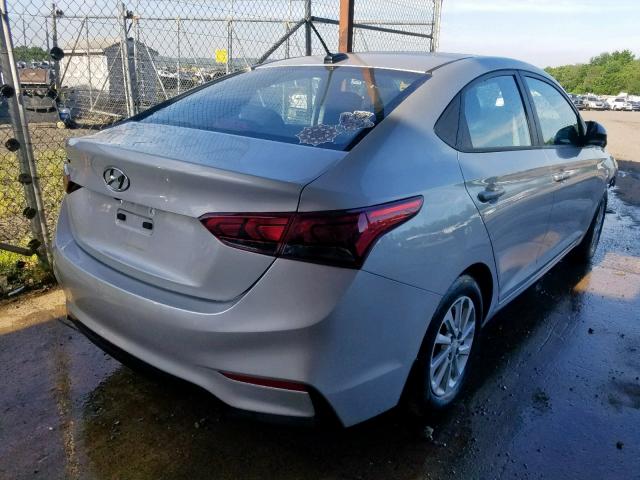 3KPC24A31JE018989 - 2018 HYUNDAI ACCENT SE SILVER photo 4