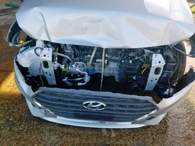 3KPC24A31JE018989 - 2018 HYUNDAI ACCENT SE SILVER photo 9