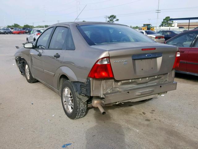 1FAFP34N75W223417 - 2005 FORD FOCUS ZX4 BEIGE photo 3