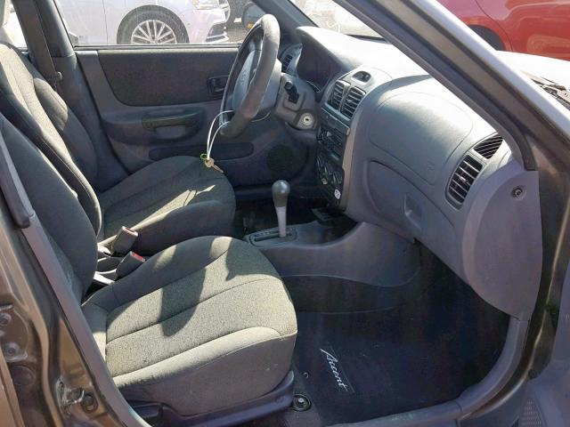 KMHCG45C61U211485 - 2001 HYUNDAI ACCENT GL GRAY photo 5