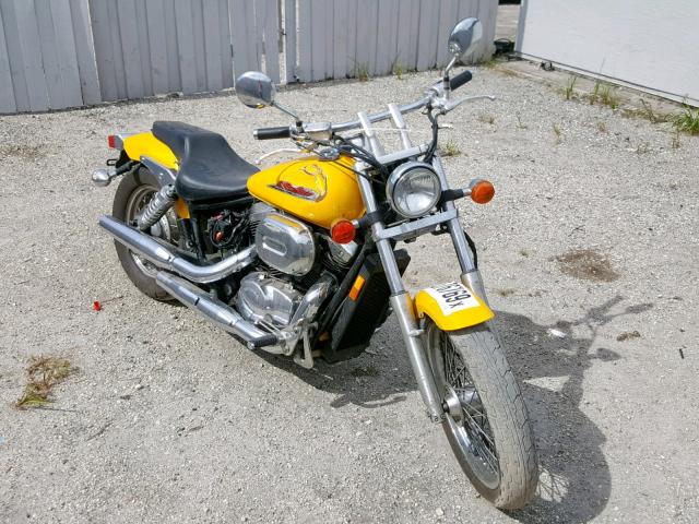 JH2RC44092M613057 - 2002 HONDA VT750 DC YELLOW photo 1