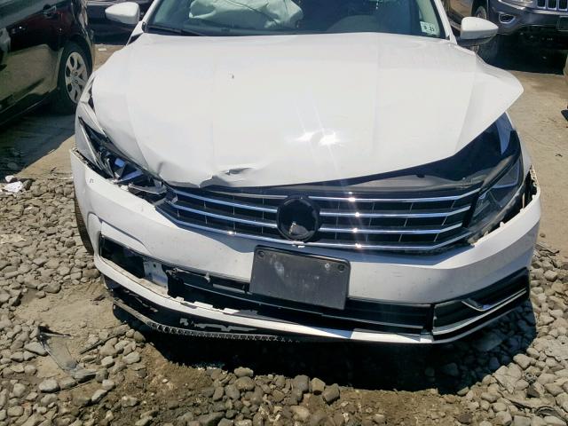 1VWBT7A31HC006060 - 2017 VOLKSWAGEN PASSAT SE WHITE photo 9