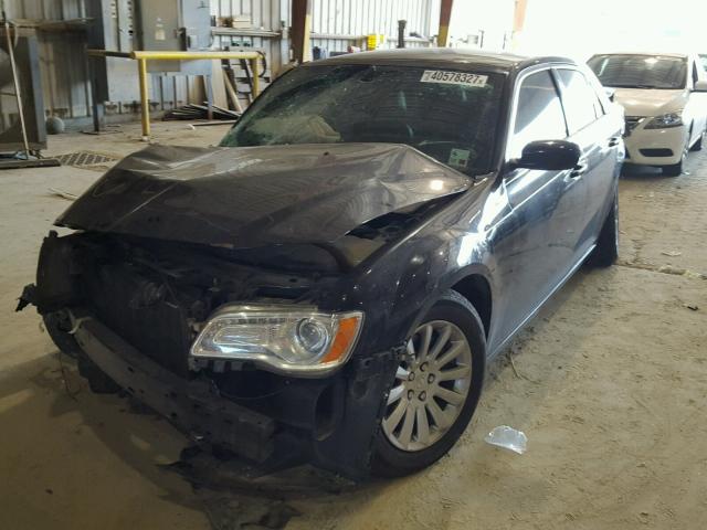 2C3CCAAG1DH745559 - 2013 CHRYSLER 300 BLACK photo 2