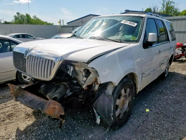 5LMFU28525LJ02375 - 2005 LINCOLN NAVIGATOR WHITE photo 2