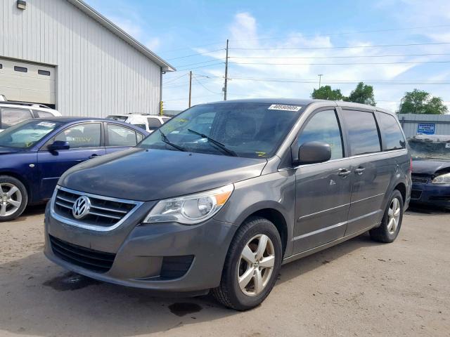 2V4RW3D14AR231250 - 2010 VOLKSWAGEN ROUTAN SE GRAY photo 2