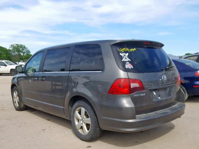 2V4RW3D14AR231250 - 2010 VOLKSWAGEN ROUTAN SE GRAY photo 3