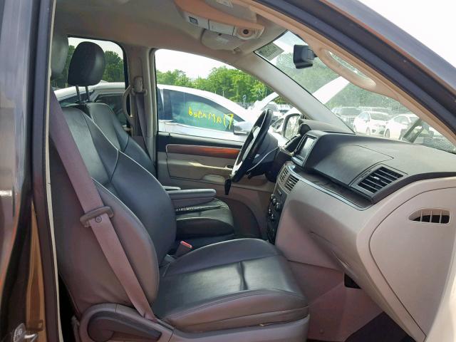 2V4RW3D14AR231250 - 2010 VOLKSWAGEN ROUTAN SE GRAY photo 5