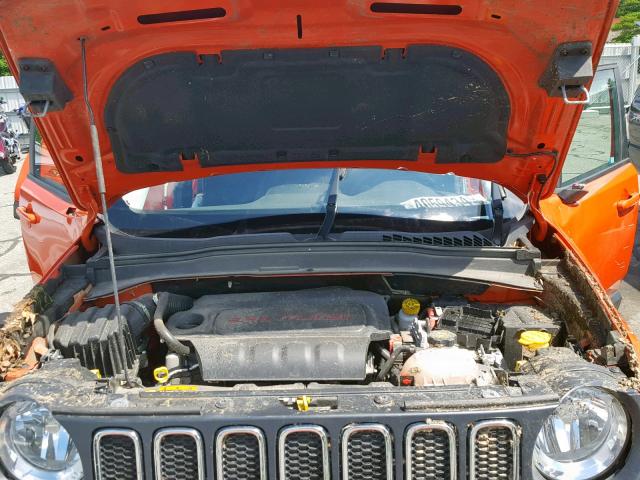 ZACCJBAT3GPD55425 - 2016 JEEP RENEGADE S ORANGE photo 7