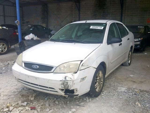 1FAFP34N77W296922 - 2007 FORD FOCUS ZX4 WHITE photo 2