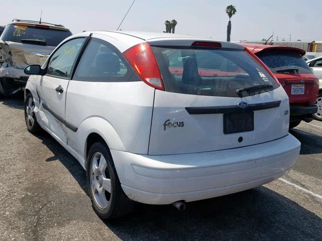 3FAHP31313R127505 - 2003 FORD FOCUS ZX3 WHITE photo 3