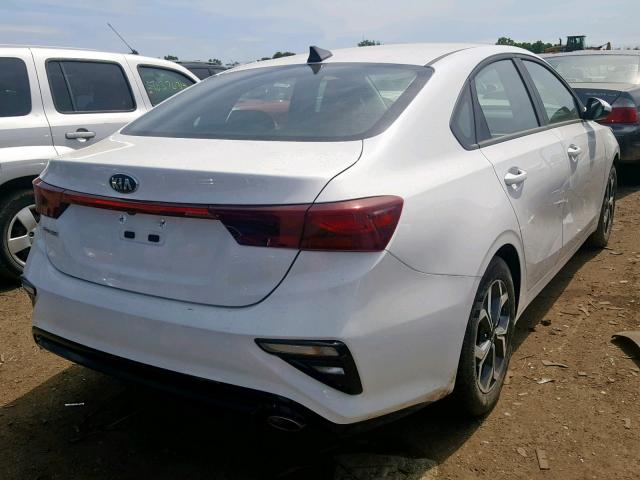 3KPF24AD4KE111917 - 2019 KIA FORTE FE WHITE photo 4