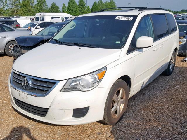 2V8HW34179R540863 - 2009 VOLKSWAGEN ROUTAN SE WHITE photo 2