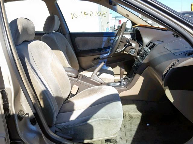 JN1CA31DX1T609645 - 2001 NISSAN MAXIMA GXE GOLD photo 5