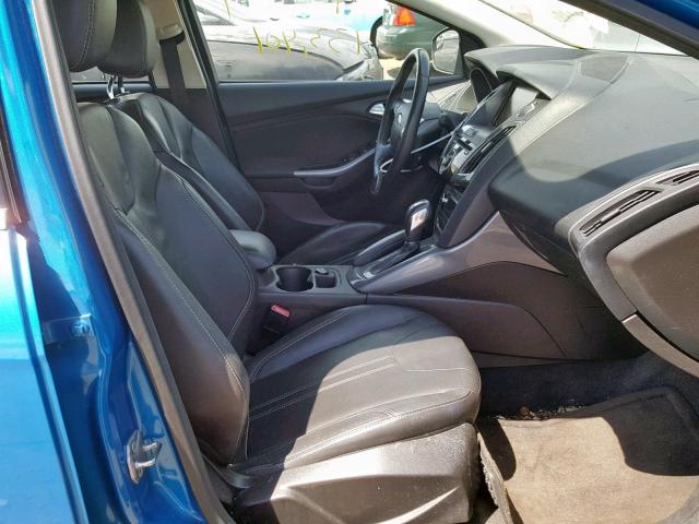 1FAHP3J29CL138631 - 2012 FORD FOCUS TITA BLUE photo 5