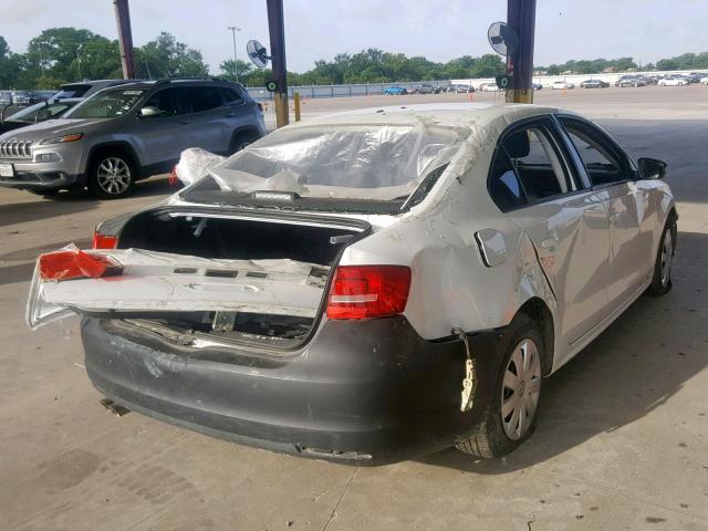 3VW2K7AJ4FM344131 - 2015 VOLKSWAGEN JETTA BASE Սպիտակ լուսանկար 4