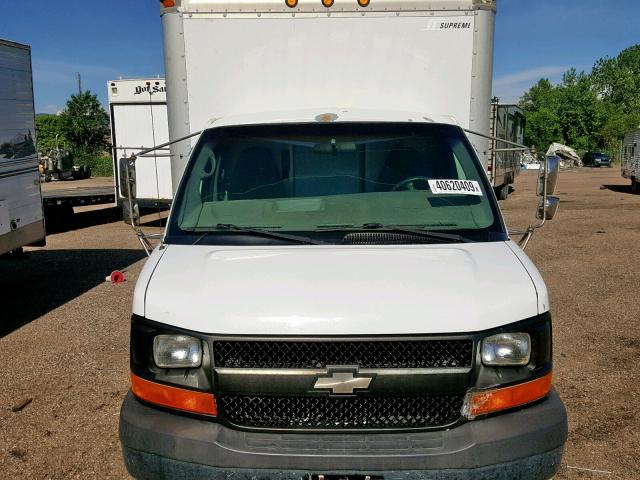 1GBJG31U041123174 - 2004 CHEVROLET G3500 WHITE photo 9