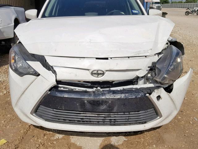 3MYDLBZV8GY106054 - 2016 TOYOTA SCION IA WHITE photo 9