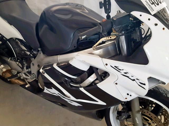 JH2PC3500YM102149 - 2000 HONDA CBR600 F4 WHITE photo 9