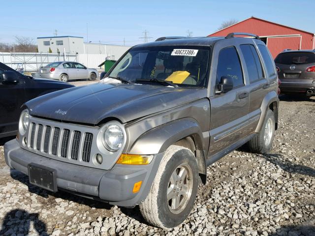 1J4GL58556W146266 - 2006 JEEP LIBERTY LI GOLD photo 2