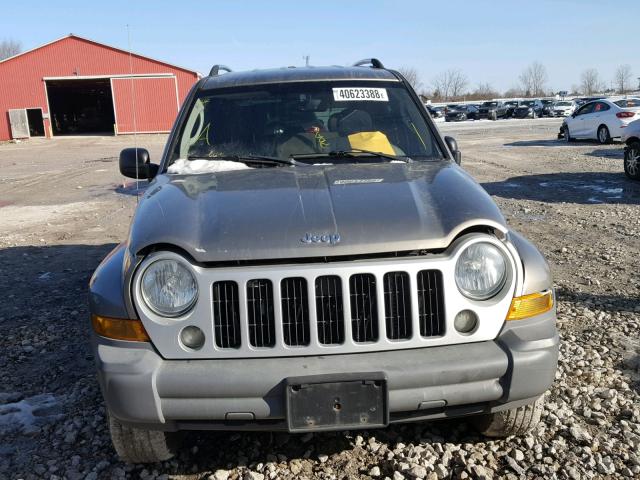 1J4GL58556W146266 - 2006 JEEP LIBERTY LI GOLD photo 9