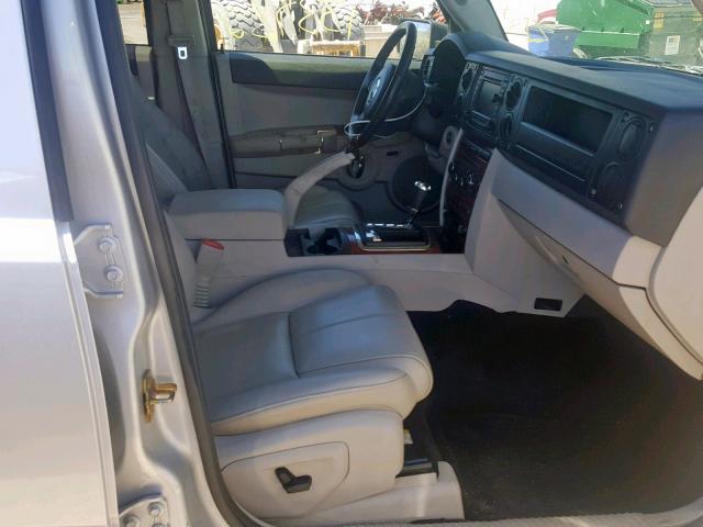 1J8HG58N96C303094 - 2006 JEEP COMMANDER SILVER photo 5