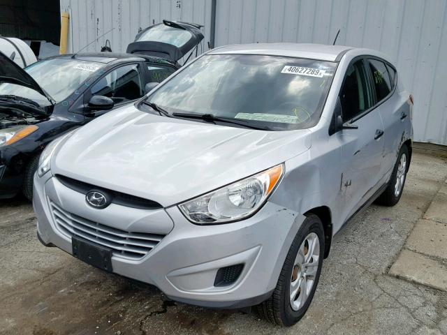 KM8JT3AB2CU436726 - 2012 HYUNDAI TUCSON GL SILVER photo 2