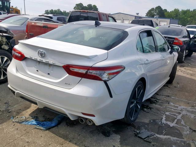 4T1BZ1HK7JU021704 - 2018 TOYOTA CAMRY XSE WHITE photo 4