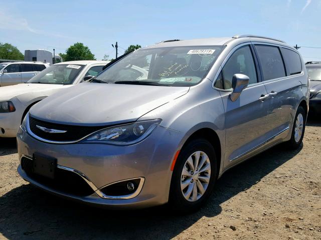 2C4RC1BG4KR651672 - 2019 CHRYSLER PACIFICA T GRAY photo 2