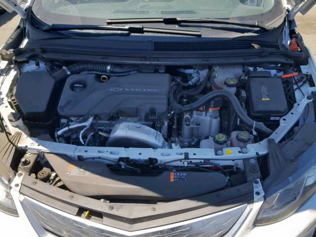 1G1RC6S51HU192018 - 2017 CHEVROLET VOLT LT WHITE photo 7