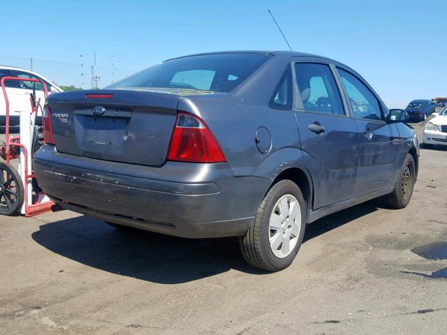 1FAFP34N17W145008 - 2007 FORD FOCUS ZX4 GRAY photo 4