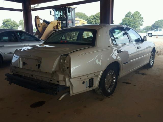 1LNHM83W8XY655259 - 1999 LINCOLN TOWN CAR C WHITE photo 4