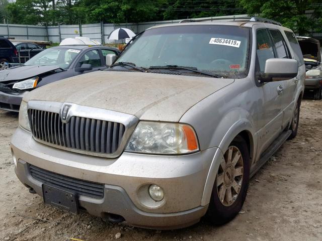 5LMFU28R94LJ25931 - 2004 LINCOLN NAVIGATOR SILVER photo 2