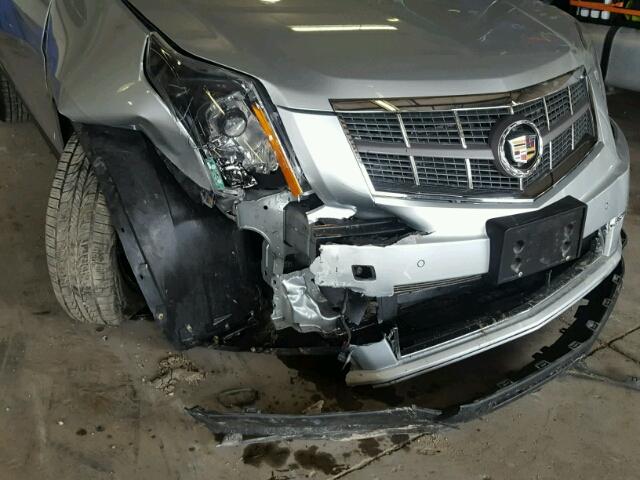 3GYFNAEYXBS649715 - 2011 CADILLAC SRX LUXURY SILVER photo 9