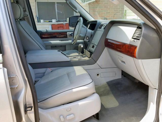 5LMFU28596LJ11849 - 2006 LINCOLN NAVIGATOR SILVER photo 5