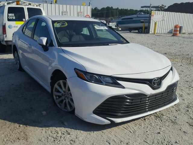 4T1B11HK1JU611596 - 2018 TOYOTA CAMRY L WHITE photo 1