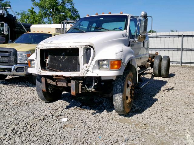 3FDNX6549YMA08926 - 2000 FORD F650 SUPER WHITE photo 2