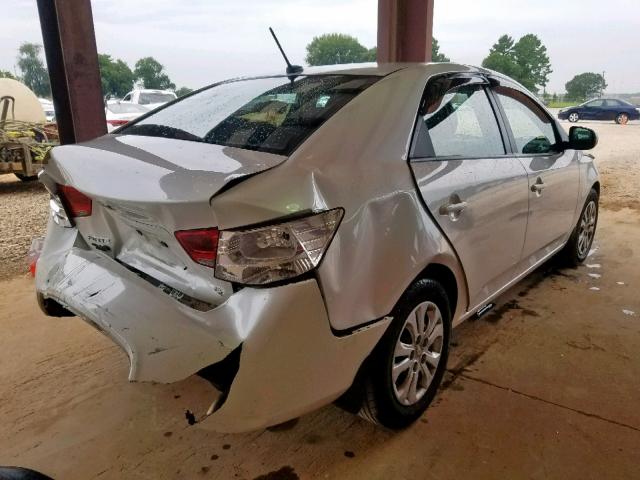 KNAFU4A28D5725986 - 2013 KIA FORTE EX WHITE photo 4