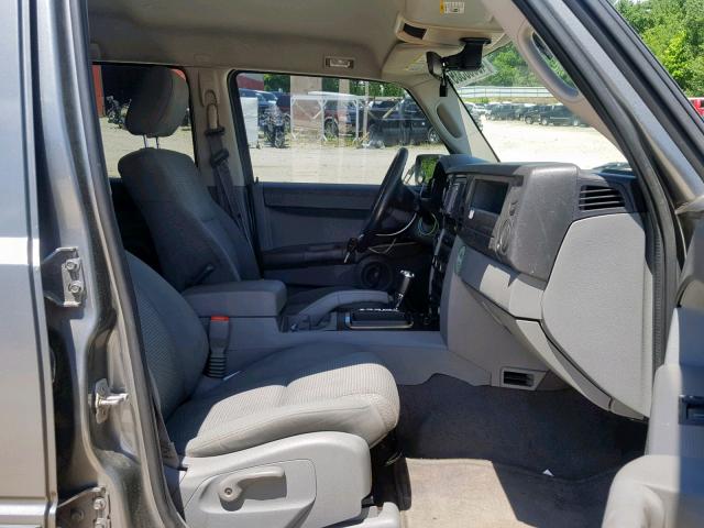 1J8HG48K47C685715 - 2007 JEEP COMMANDER GRAY photo 5