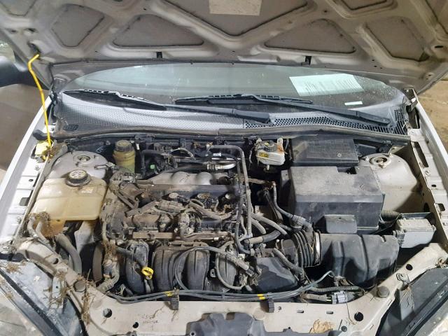 3FAFP37N55R140938 - 2005 FORD FOCUS ZX5 SILVER photo 7