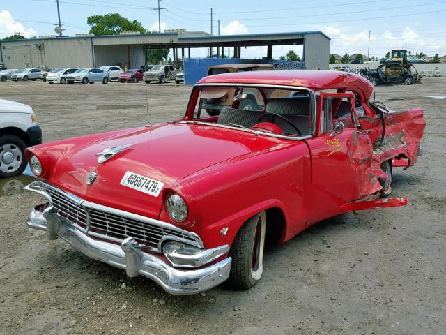 M6AV100110 - 1956 FORD FAIRLANE RED photo 2