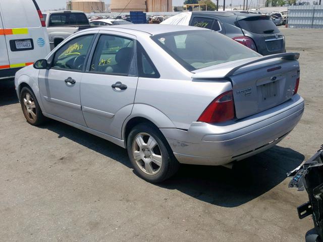 1FAFP34N05W183293 - 2005 FORD FOCUS ZX4 SILVER photo 3