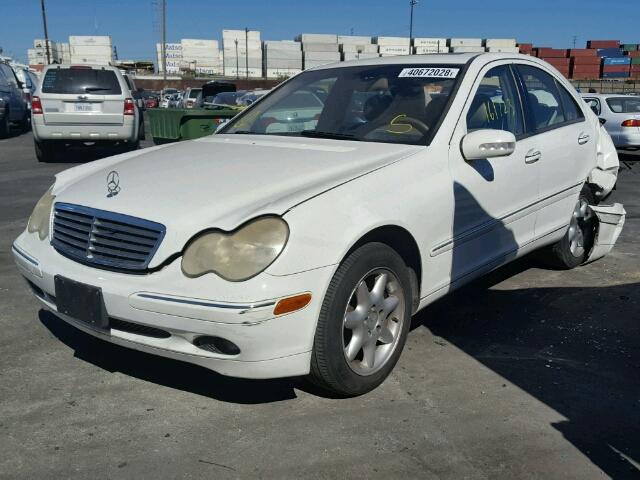 WDBRF61J04A632169 - 2004 MERCEDES-BENZ C 240 WHITE photo 2