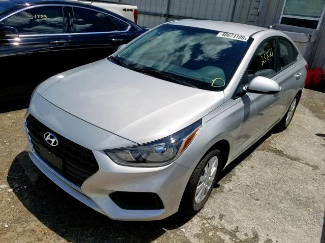 3KPC24A37JE035361 - 2018 HYUNDAI ACCENT SE SILVER photo 2