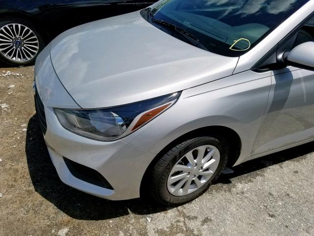 3KPC24A37JE035361 - 2018 HYUNDAI ACCENT SE SILVER photo 9