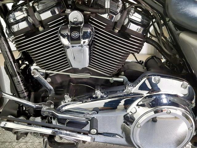 1HD1KHC15HB656419 - 2017 HARLEY-DAVIDSON FLTRX ROAD SILVER photo 11