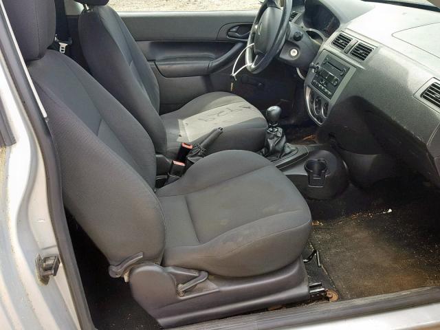 1FAFP31N77W223568 - 2007 FORD FOCUS ZX3 SILVER photo 5