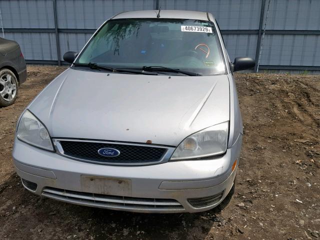 1FAFP31N77W223568 - 2007 FORD FOCUS ZX3 SILVER photo 9