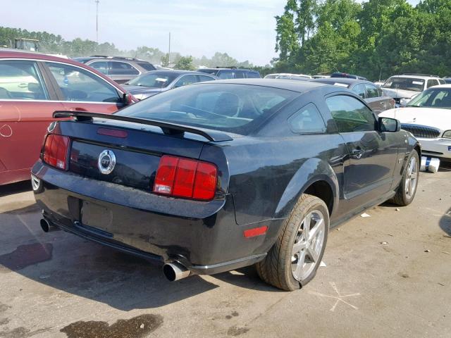 1ZVFT82H655159843 - 2005 FORD MUSTANG GT BLACK photo 4