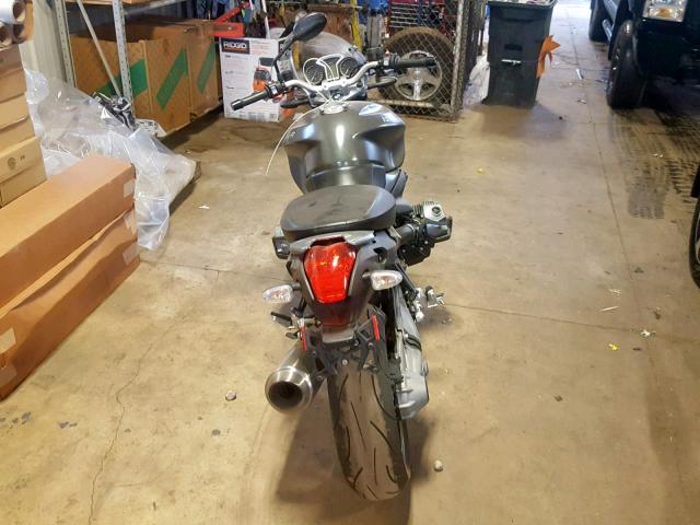 WB1049001BZX96651 - 2011 BMW R1200 R GRAY photo 9