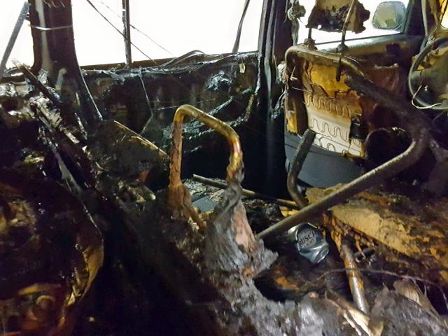 JTLKT324954000245 - 2005 TOYOTA SCION XB 银色 照片 6